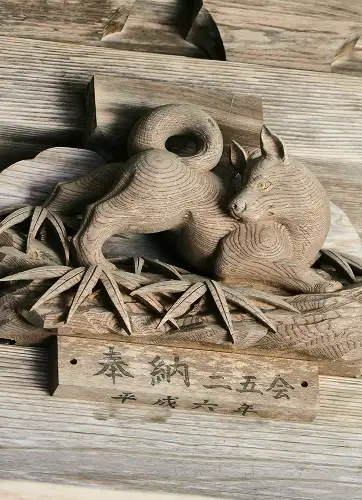 画像:狐の木彫像