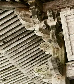 画像:井波八幡宮の木組み天井部分