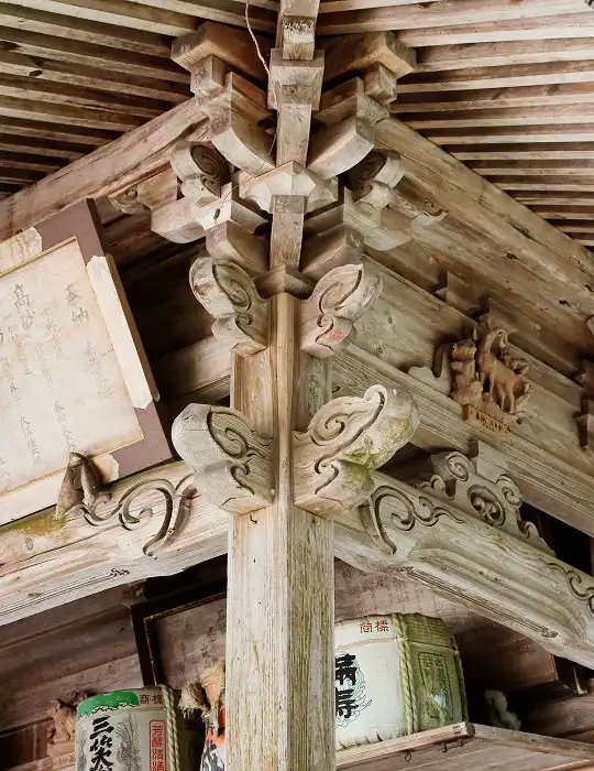 画像:井波八幡宮の木組み天井部分